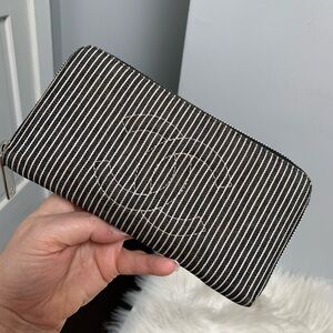 2015 authentic CHANEL black denim zippy wallet